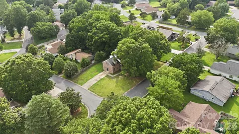 5846 Hanna Ct, Charlotte, NC 28212