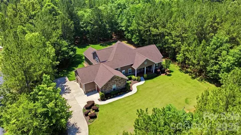 2006 Eagle Point Est, Lancaster, SC 29720