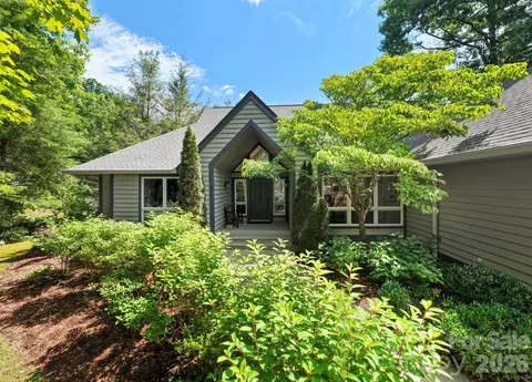 168 Overlook Dr, Flat Rock, NC 28731