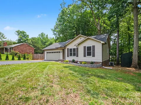 Exterior - 7382 Summit Dr, Denver, NC 28037 photo 1 of 5