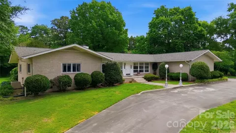 938 Sandswood Dr, Gastonia, NC 28054