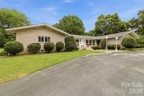 938 Sandswood Dr, Gastonia, NC 28054