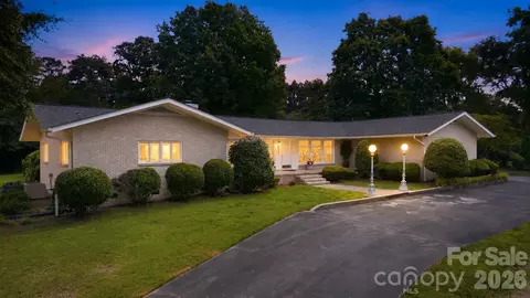 938 Sandswood Dr, Gastonia, NC 28054