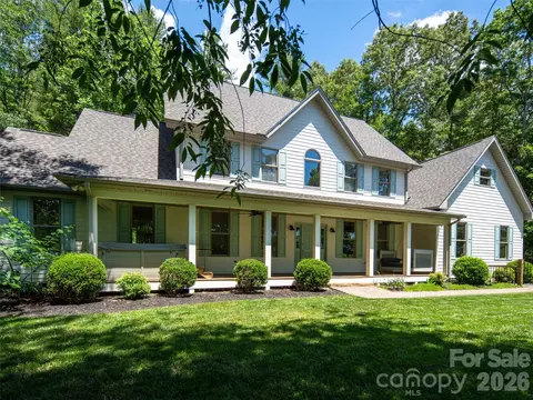 103 Woodburn Dr, Swannanoa, NC 28778