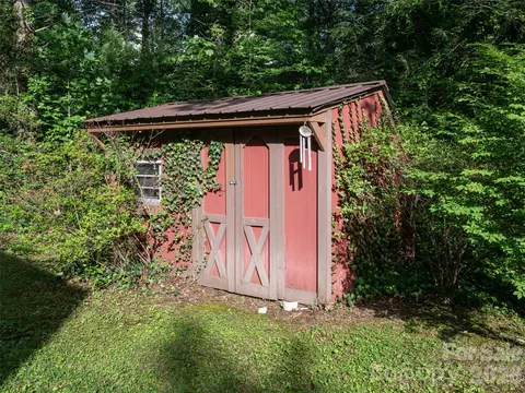 Exterior - 1 Oak Leaf Dr, Fletcher, NC 28732 photo 13 of 16