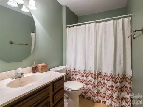 Bath - 1 Oak Leaf Dr, Fletcher, NC 28732 photo 3 of 3