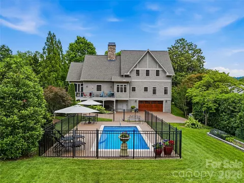 76 Edgelawn Rd, Asheville, NC 28804