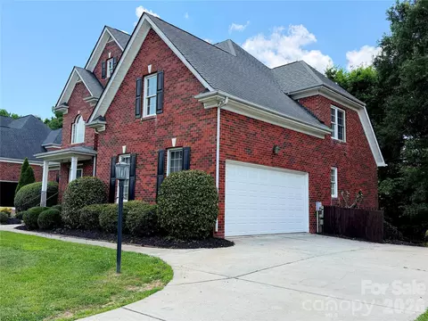1332 Bershire Ln, Charlotte, NC 28262