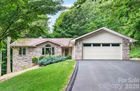 1820 Riverview Ct, Hendersonville, NC 28739