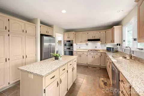 Kitchen - 129 Forest View Dr, Flat Rock, NC 28731 photo 4 of 6