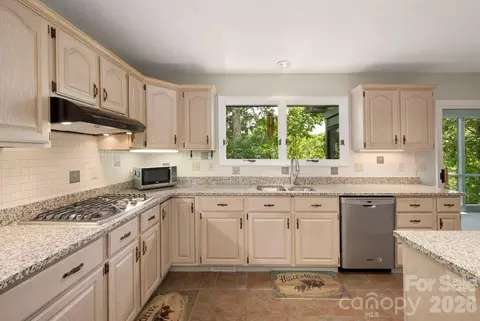 Kitchen - 129 Forest View Dr, Flat Rock, NC 28731 photo 5 of 6