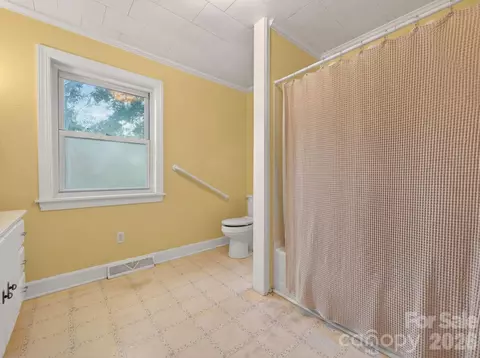 Bath - 655 Edmiston Rd, Mount Ulla, NC 28125 photo 1 of 2