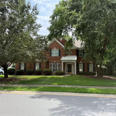 4814 King Arthur Dr, Charlotte, NC 28277