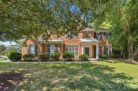 4814 King Arthur Dr, Charlotte, NC 28277