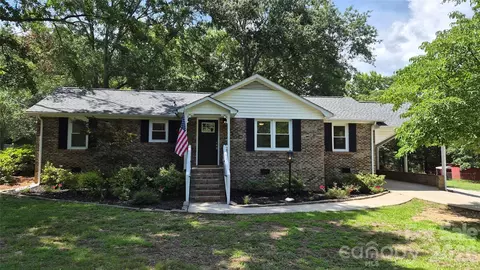 1319 Sourwood Dr, Chester, SC 29706