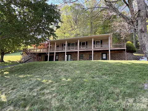 299 Mcdowell Ln, Burnsville, NC 28714
