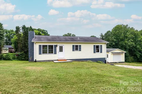 1697 Denver Ct, Lenoir, NC 28645
