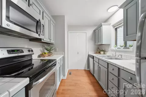 1420 11th Street Nw 23 Dr NW #23, Hickory, NC 28601