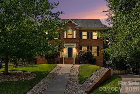 104 Southern Cross Ln, Matthews, NC 28105