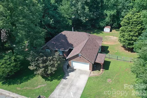 1035 E 24th St, Newton, NC 28658