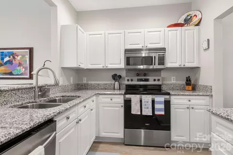 Kitchen - 19408 E Battery St, Cornelius, NC 28031 photo 4 of 4