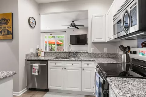 Kitchen - 19408 E Battery St, Cornelius, NC 28031 photo 3 of 4