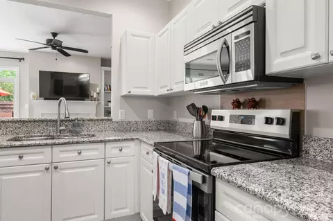 Kitchen - 19408 E Battery St, Cornelius, NC 28031 photo 2 of 4