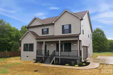 135 Elmwood Rd, Statesville, NC 28625