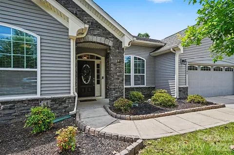 1284 Kings Grove Dr, York, SC 29745