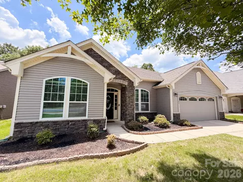 1284 Kings Grove Dr, York, SC 29745