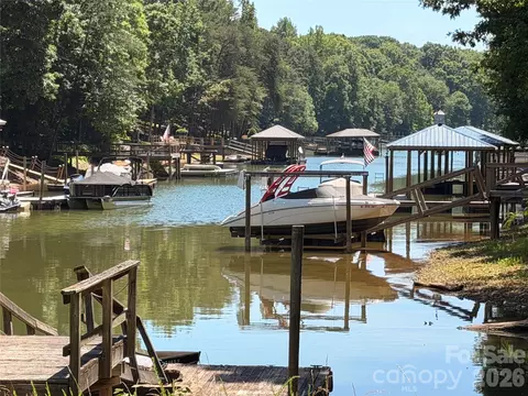 Trollingwood Lane, Mooresville, NC 28117