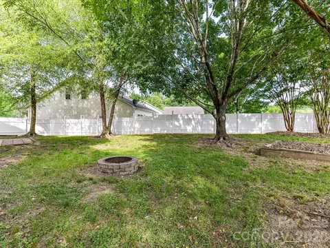 Exterior - 10507 Glenmeade Rd, Cornelius, NC 28031 photo 5 of 7