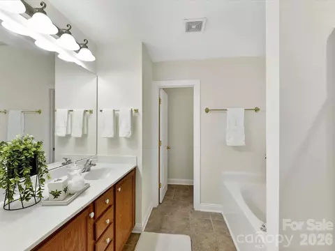 Bath - 10507 Glenmeade Rd, Cornelius, NC 28031 photo 2 of 4