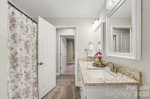 Bath - 101 E Chamblee Dr, Salisbury, NC 28147 photo 2 of 2