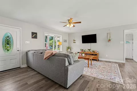 Living - 101 E Chamblee Dr, Salisbury, NC 28147 photo 4 of 4