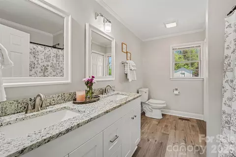 Bath - 101 E Chamblee Dr, Salisbury, NC 28147 photo 1 of 2