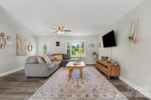 Living - 101 E Chamblee Dr, Salisbury, NC 28147 photo 3 of 4
