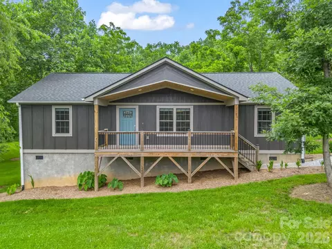 100 Walt Dr, Hendersonville, NC 28792