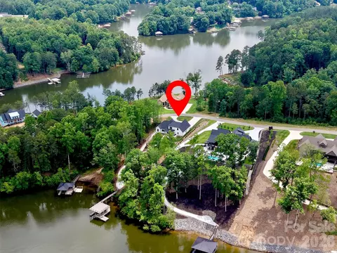 5764 Lake Pointe Dr, Granite Falls, NC 28630