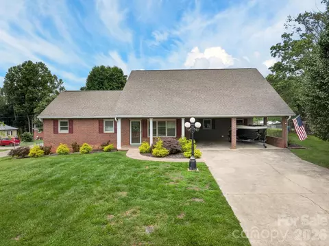 2411 Allendale Cir, Lenoir, NC 28645