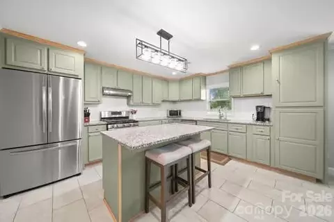 138 Shumaker Dr, Statesville, NC 28625