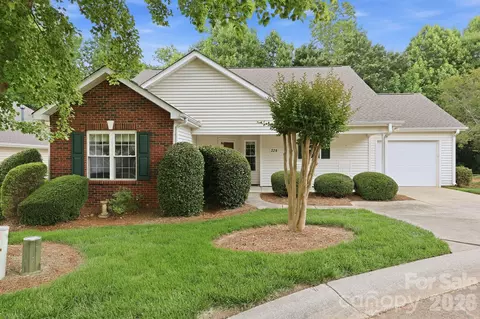 228 Oak Village Pkwy, Mooresville, NC 28117