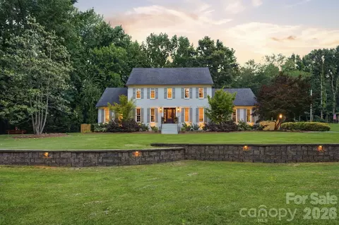 2516 Greenbrook Pkwy, Matthews, NC 28104