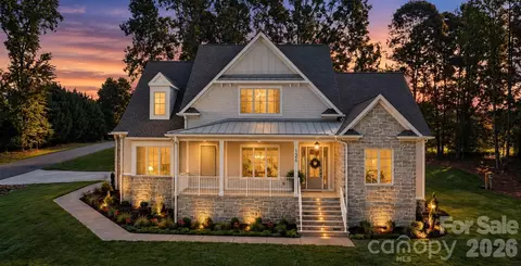 126 Manorly Ln, Mooresville, NC 28115