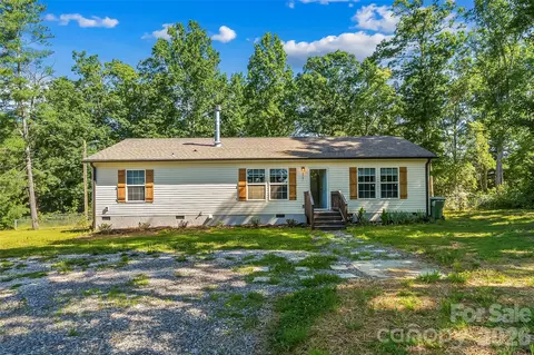 17 Windy Acres Dr, Hendersonville, NC 28792