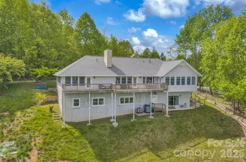 784 Alpine Dr, Seven Devils, NC 28604