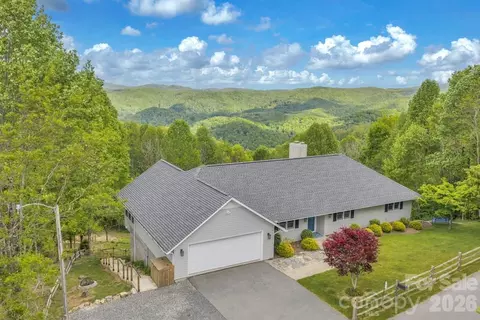 784 Alpine Dr, Seven Devils, NC 28604