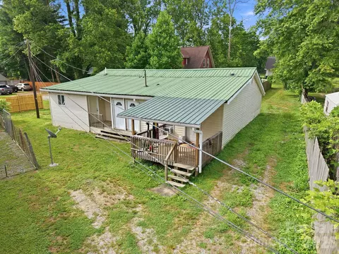 104 Jody St, East Flat Rock, NC 28726