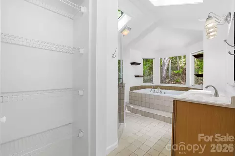 Bath - 270 Blake Branch Rd, Sylva, NC 28779 photo 1 of 5