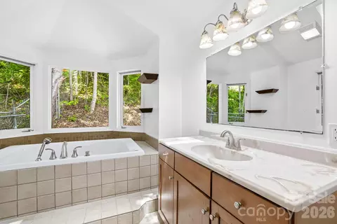 Bath - 270 Blake Branch Rd, Sylva, NC 28779 photo 2 of 5